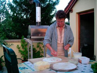 Pr&eacute;paration de la tarte flamb&eacute;e