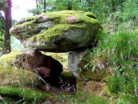 Dolmen am Gipfel der Falkenfels