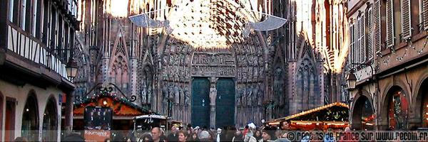 Noël devant la cathédrale de Strasbourg