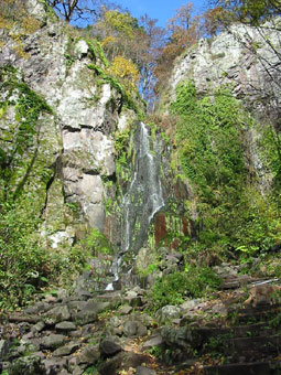 Die Wasserfall Nideck im Elsass, am Frühjahr