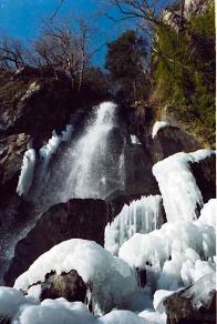 Die Wasserfall Nideck im Elsass, im Winter