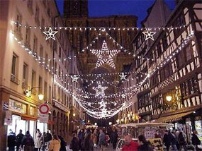 Alsace Gite - Illuminations rue de Strasbourg à Noël