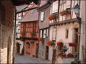 Das Dorf Eguisheim im Elsass