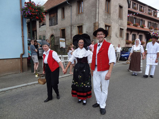Groupe folklorique au corso fleuri d'Oberhaslach 2014